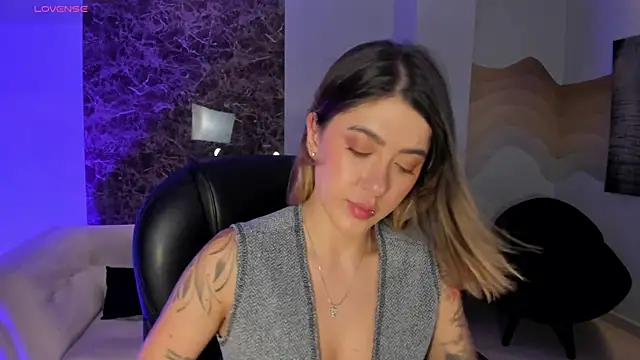 EveBensonX online show from June 25, 8:02 pm