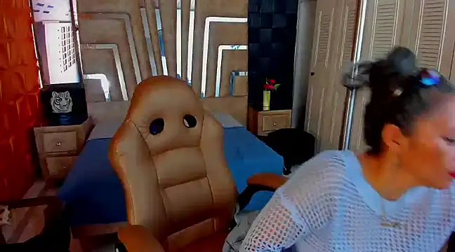 cute sassy online show from February 17, 8:58 pm