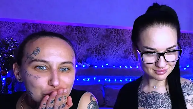 Snapshot of Cool_Freak_ chatting on December 24, 3:26 pm Cool Freak online show from December 24, 3:26 pm