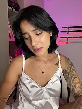 Snapshot of Ale_Lewis chatting on December 27, 2:25 am Ale Lewis online show from December 27, 2:25 am