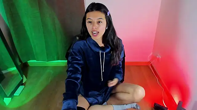 Snapshot of NanaRott chatting on December 4, 1:26 am NanaRott online show from December 4, 1:26 am