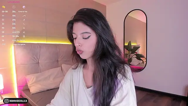 NanaRott online show from February 6, 8:45 pm