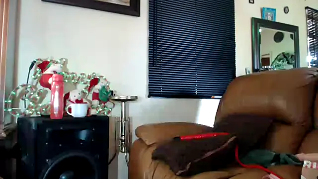 Snapshot of Gucci_Bx chatting on February 11, 8:26 am Gucci Bx online show from February 11, 8:26 am