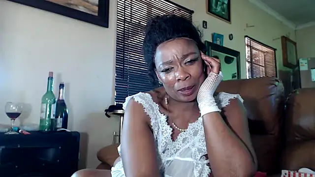 Snapshot of Gucci_Bx chatting on March 22, 5:49 am Gucci Bx online show from March 22, 5:49 am