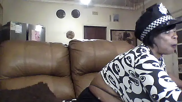 Snapshot of Gucci_Bx chatting on October 14, 10:21 pm Gucci Bx online show from October 14, 10:21 pm