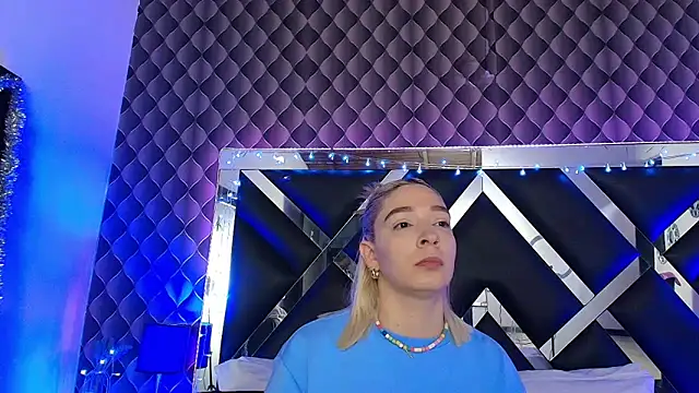 victoriaa lee  online show from February 26, 7:46 pm