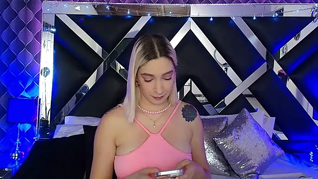 Snapshot of victoriaa_lee_ chatting on May 15, 8:16 pm victoriaa lee online show from May 15, 8:16 pm