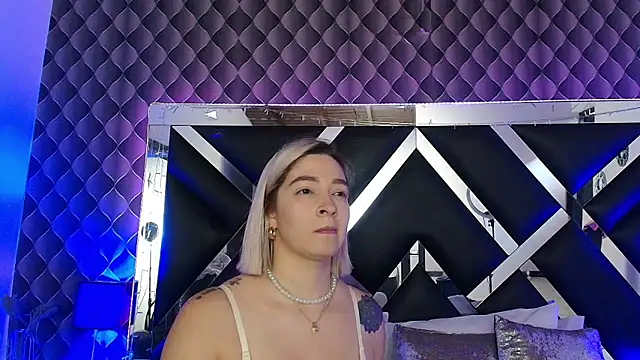 Snapshot of victoriaa_lee_ chatting on May 22, 7:30 pm victoriaa lee online show from May 22, 7:30 pm