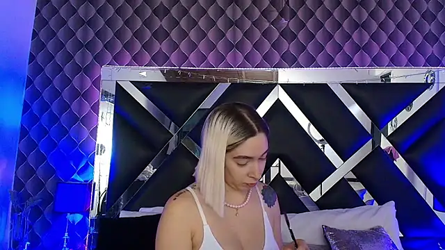 Snapshot of victoriaa_lee_ chatting on May 29, 7:34 pm victoriaa lee online show from May 29, 7:34 pm