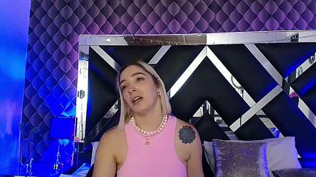 Snapshot of victoriaa_lee_ chatting on June 5, 8:36 pm victoriaa lee online show from June 5, 8:36 pm