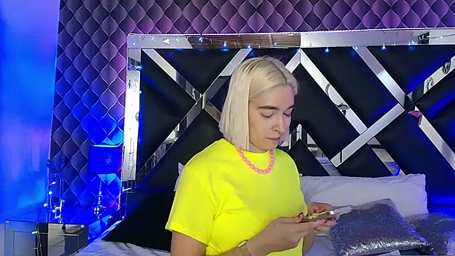 Snapshot of victoriaa_lee_ chatting on July 7, 6:56 pm victoriaa lee online show from July 7, 6:56 pm