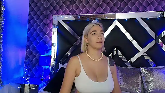 Snapshot of victoriaa_lee_ chatting on July 14, 7:08 pm victoriaa lee online show from July 14, 7:08 pm