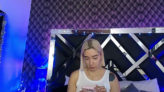 Snapshot of victoriaa_lee_ chatting on July 27, 7:21 pm victoriaa lee online show from July 27, 7:21 pm