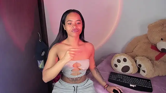 Snapshot of Mia_damm chatting on September 12, 4:34 am Mia damm online show from September 12, 4:34 am