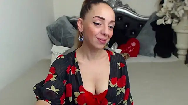 Snapshot of AylyneRichards chatting on November 3, 6:03 am AylyneRichards online show from November 3, 6:03 am