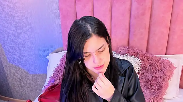 Snapshot of Alexa_Thaylor_ chatting on October 9, 2:48 pm Alexa Thaylor online show from October 9, 2:48 pm