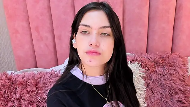 Snapshot of Alexa_Thaylor_ chatting on October 10, 3:00 pm Alexa Thaylor online show from October 10, 3:00 pm