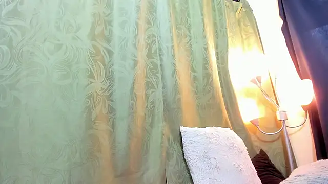 Snapshot of iriss_25 chatting on February 20, 11:31 am iriss 25 online show from February 20, 11:31 am