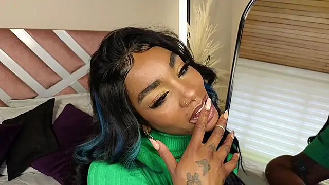 Snapshot of emely_brandon chatting on February 27, 3:59 pm emely brandon online show from February 27, 3:59 pm