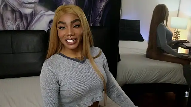 Snapshot of emely_brandon chatting on November 17, 3:01 am emely brandon online show from November 17, 3:01 am