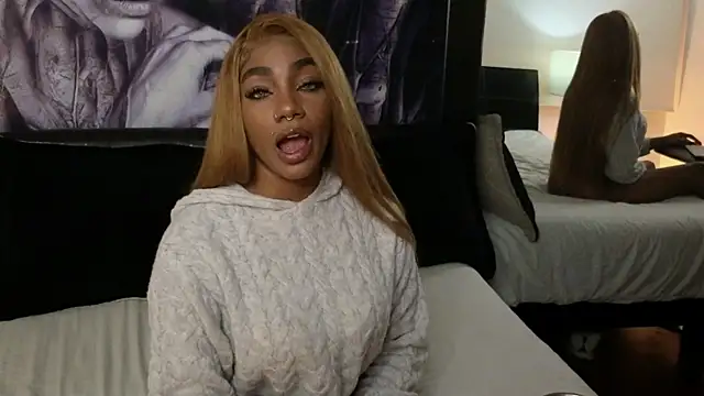 Snapshot of emely_brandon chatting on November 22, 4:22 am emely brandon online show from November 22, 4:22 am