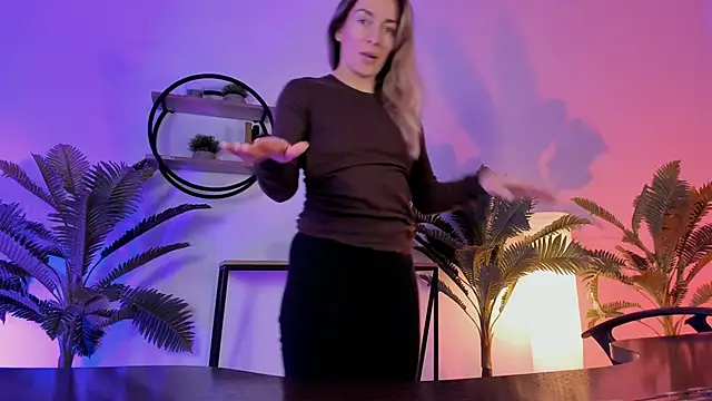 Snapshot of RebeccaMartinez chatting on January 5, 11:04 am RebeccaMartinez online show from January 5, 11:04 am