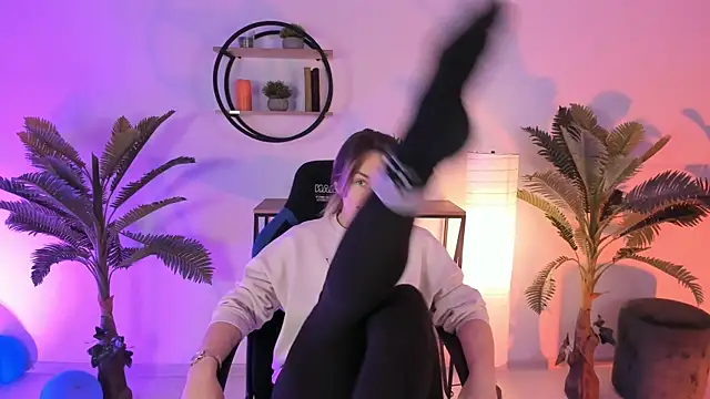 Snapshot of RebeccaMartinez chatting on January 11, 8:11 am RebeccaMartinez online show from January 11, 8:11 am