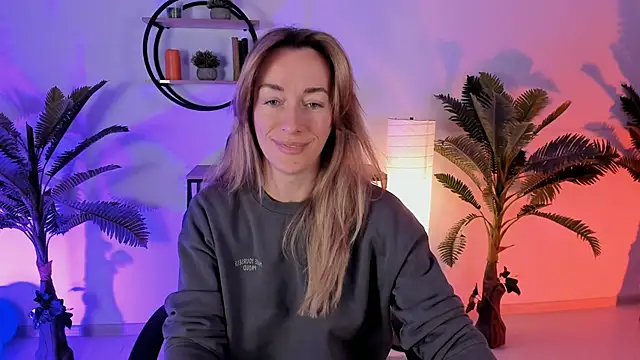 Snapshot of RebeccaMartinez chatting on January 17, 5:32 am RebeccaMartinez online show from January 17, 5:32 am