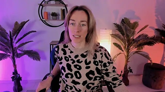 Snapshot of RebeccaMartinez chatting on January 24, 5:42 am RebeccaMartinez online show from January 24, 5:42 am