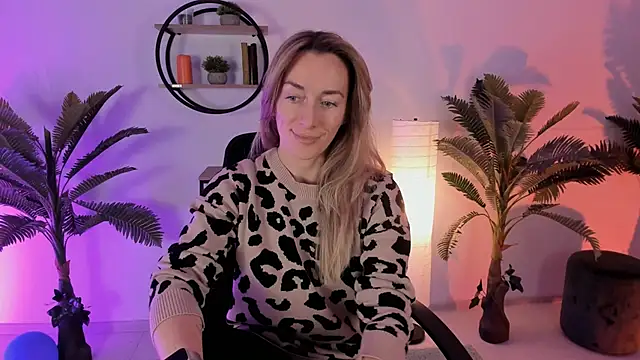 Snapshot of RebeccaMartinez chatting on January 24, 12:20 pm RebeccaMartinez online show from January 24, 12:20 pm