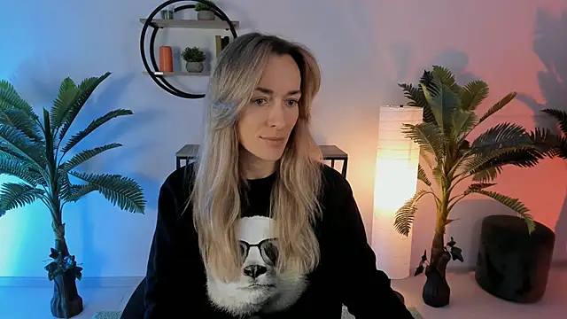 Snapshot of RebeccaMartinez chatting on January 25, 8:10 am RebeccaMartinez online show from January 25, 8:10 am