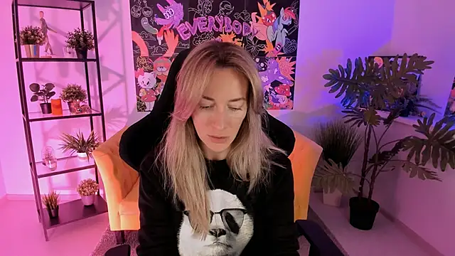 Snapshot of RebeccaMartinez chatting on January 26, 5:34 am RebeccaMartinez online show from January 26, 5:34 am