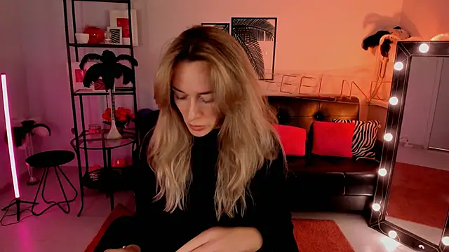 Snapshot of RebeccaMartinez chatting on January 27, 7:45 am RebeccaMartinez online show from January 27, 7:45 am