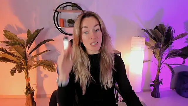 Snapshot of RebeccaMartinez chatting on January 31, 6:57 am RebeccaMartinez online show from January 31, 6:57 am