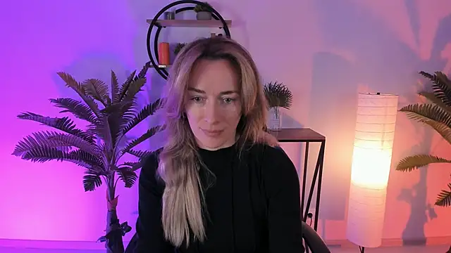 Snapshot of RebeccaMartinez chatting on February 6, 8:50 am RebeccaMartinez online show from February 6, 8:50 am