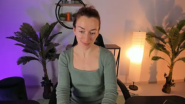 Snapshot of RebeccaMartinez chatting on February 14, 5:09 am RebeccaMartinez online show from February 14, 5:09 am