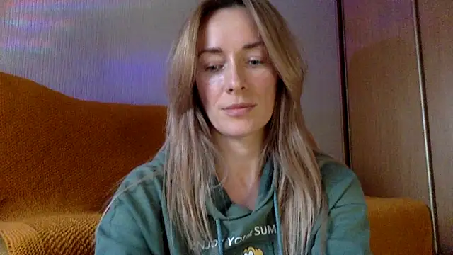 Snapshot of RebeccaMartinez chatting on March 18, 2:04 pm RebeccaMartinez online show from March 18, 2:04 pm