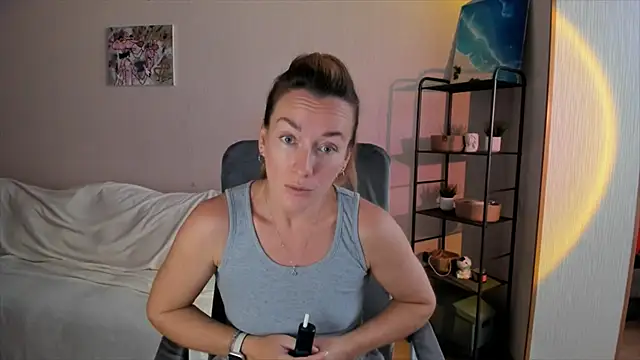 Snapshot of RebeccaMartinez chatting on October 4, 9:29 am RebeccaMartinez online show from October 4, 9:29 am