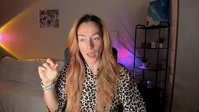 Snapshot of RebeccaMartinez chatting on October 23, 11:31 am RebeccaMartinez online show from October 23, 11:31 am