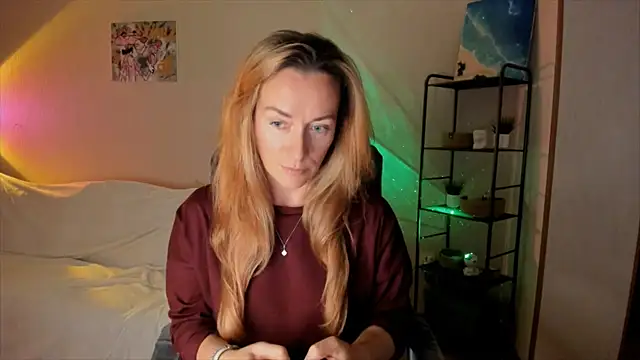 Snapshot of RebeccaMartinez chatting on October 27, 11:25 am RebeccaMartinez online show from October 27, 11:25 am