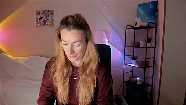 Snapshot of RebeccaMartinez chatting on October 28, 11:47 am RebeccaMartinez online show from October 28, 11:47 am