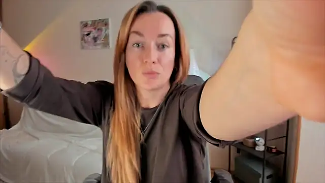 Snapshot of RebeccaMartinez chatting on October 31, 8:04 am RebeccaMartinez online show from October 31, 8:04 am