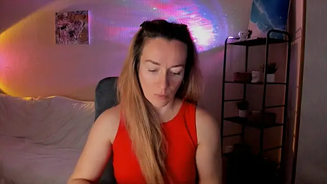 Snapshot of RebeccaMartinez chatting on November 10, 6:12 am RebeccaMartinez online show from November 10, 6:12 am