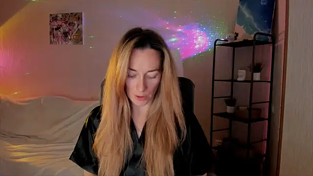 Snapshot of RebeccaMartinez chatting on November 17, 10:32 am RebeccaMartinez online show from November 17, 10:32 am