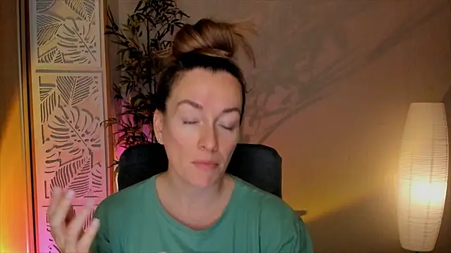 RebeccaMartinez online show from February 15, 5:48 am