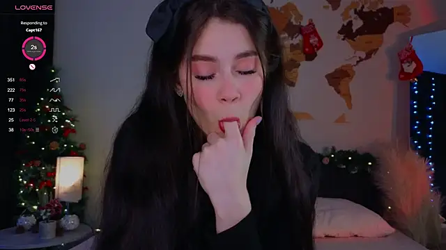 AuroraMari online show from January 7, 12:45 am