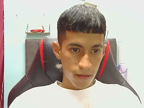 Angelstripboy online show from May 22, 11:43 pm