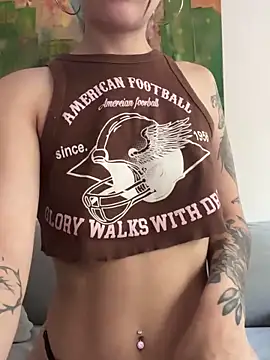 Snapshot of LittleBabyCat22 chatting on December 21, 8:27 pm LittleBabyCat22 online show from December 21, 8:27 pm