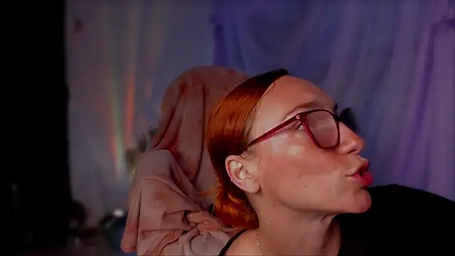 Snapshot of _lh_ chatting on December 10, 11:11 am lh online show from December 10, 11:11 am