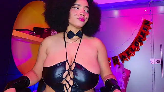 Snapshot of MalaikaBrown chatting on November 1, 4:25 am MalaikaBrown online show from November 1, 4:25 am